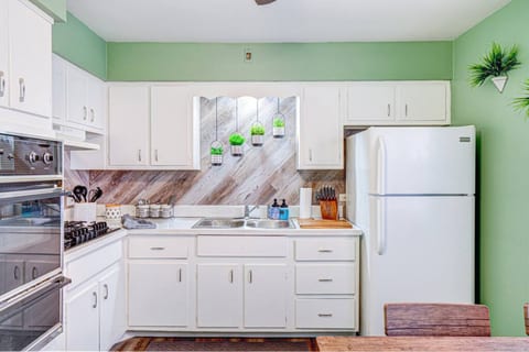 Top Rated Condo • 65” TV • Family-friendly 2BR