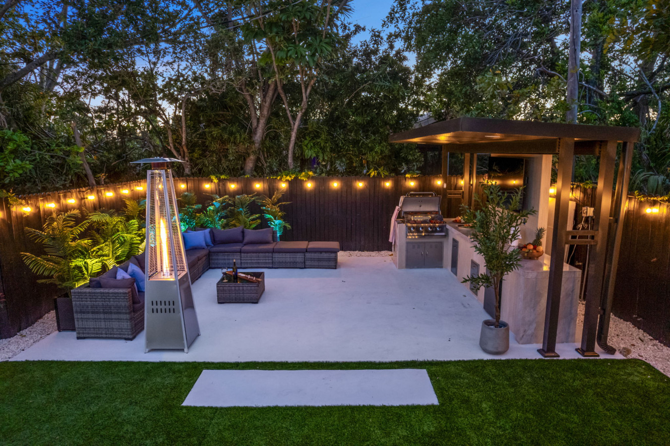 sleeps-20-*-heated-pool-*-hot-tub-*-outdoor-kitchentheater/