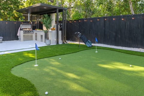 Sleeps 20 • Heated Pool • Hot Tub • Outdoor Kitchen/Theater