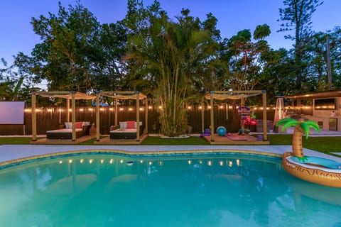 Sleeps 20 • Heated Pool • Hot Tub • Outdoor Kitchen/Theater