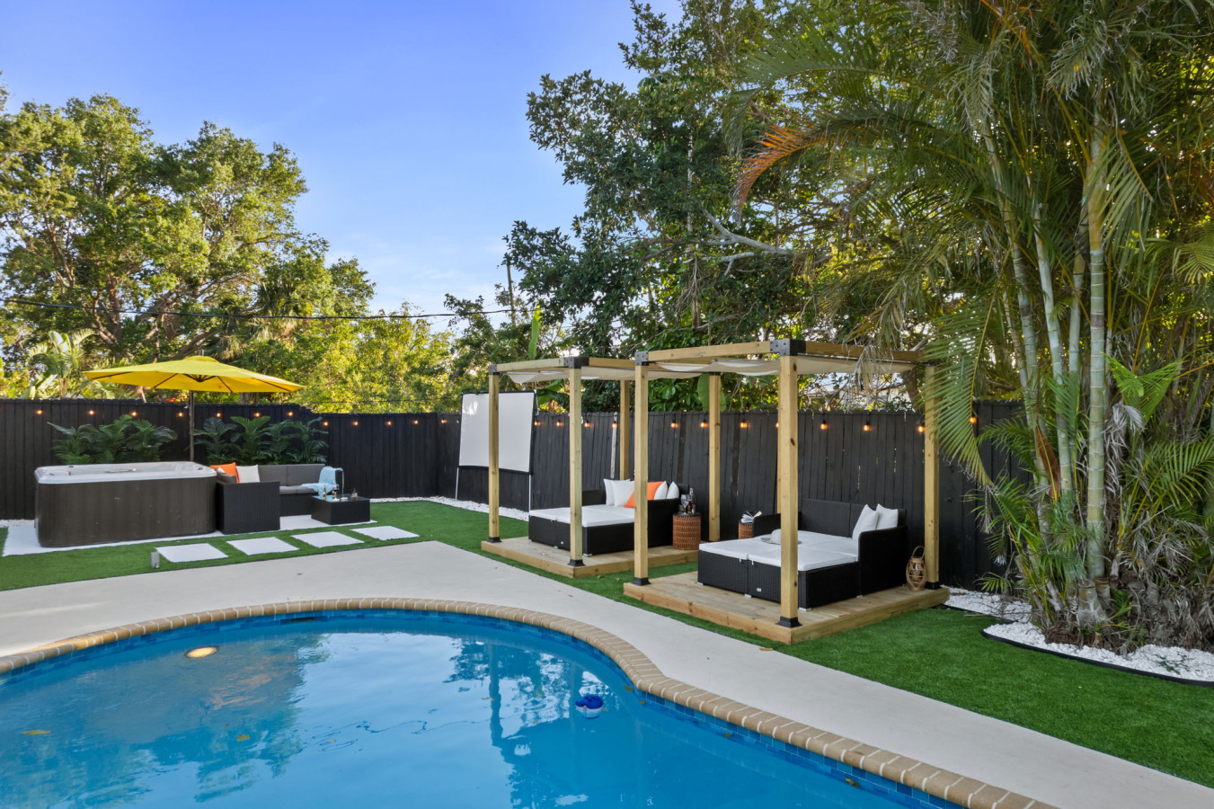 sleeps-20-*-heated-pool-*-hot-tub-*-outdoor-kitchentheater/