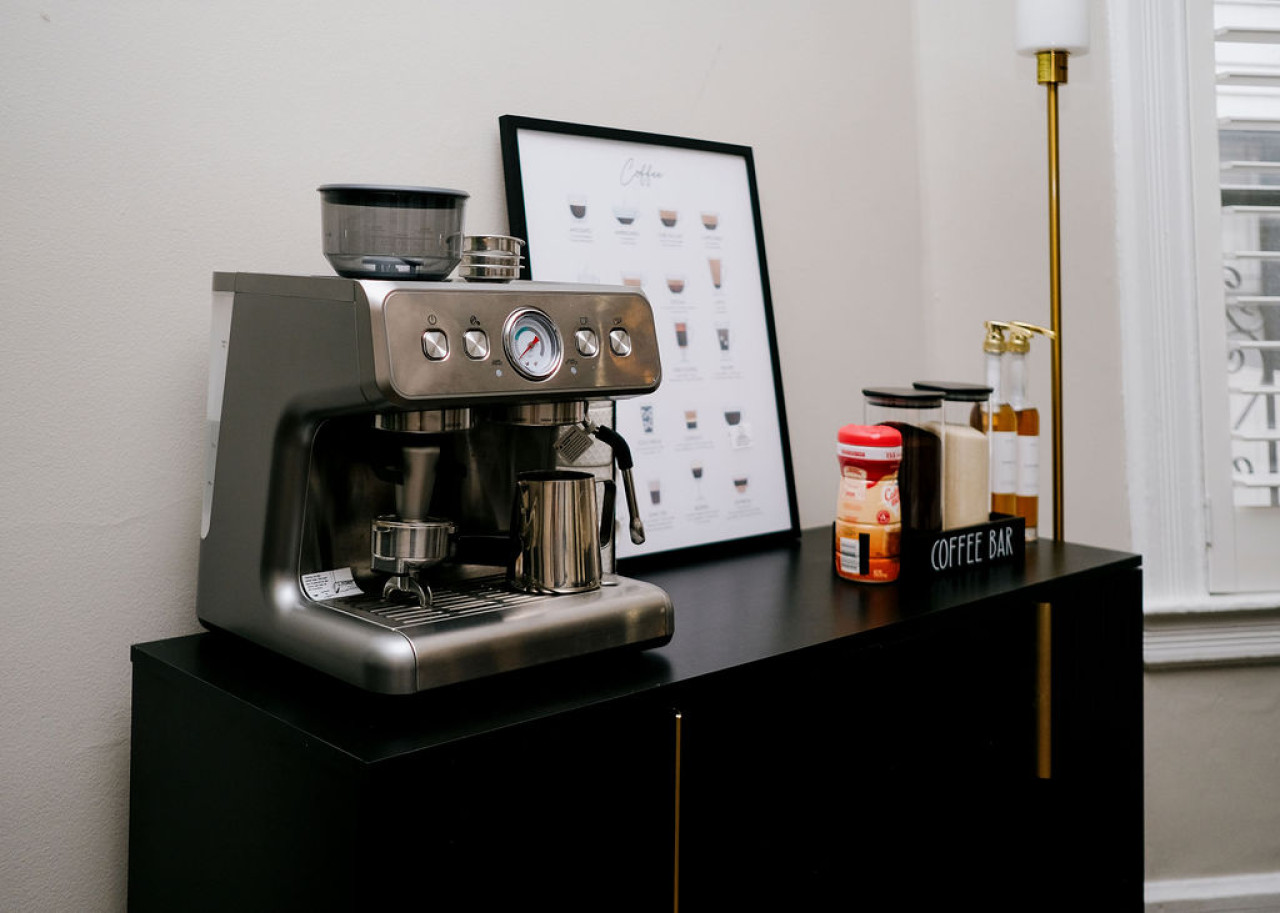 4-br-*-theater-room-*-gym-*-walk-to-lincoln-park!/