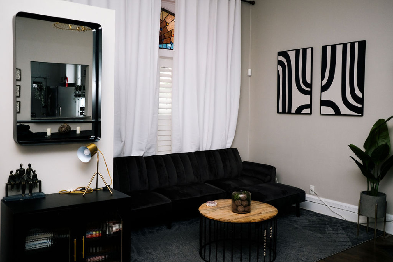 4-br-*-theater-room-*-gym-*-walk-to-lincoln-park!/