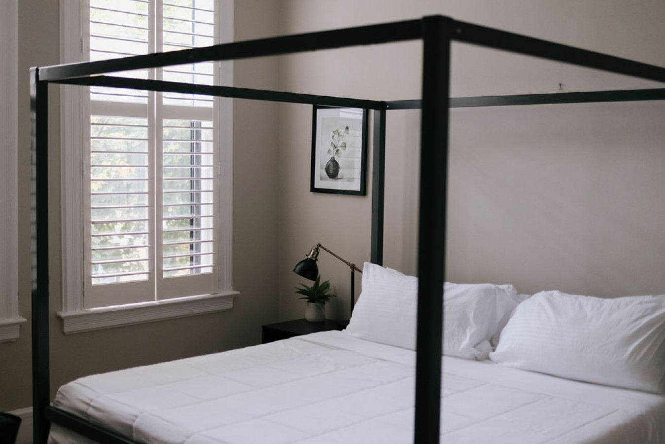 4-br-*-theater-room-*-gym-*-walk-to-lincoln-park!/