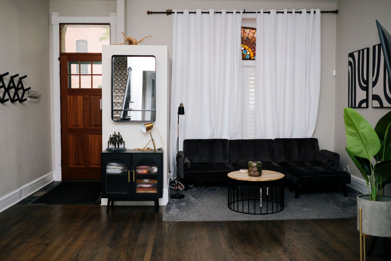 4-br-*-theater-room-*-gym-*-walk-to-lincoln-park!/