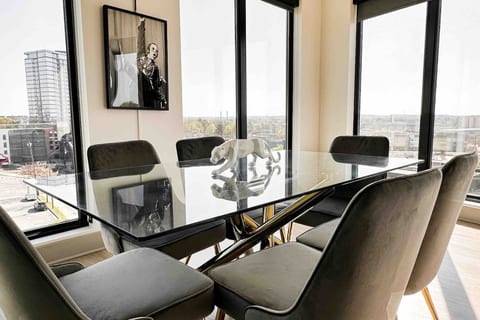 Luxe Penthouse Downtown