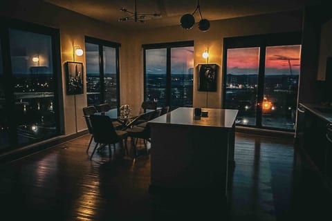 Luxe Penthouse Downtown