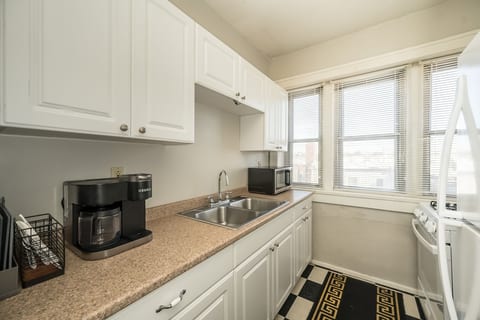 Private Gym 2BR Condo Downtown