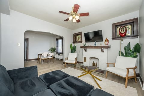 Private Gym 2BR Condo Downtown