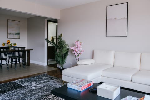 Near O'hare • Personal Gym & Balcony • Safe Area