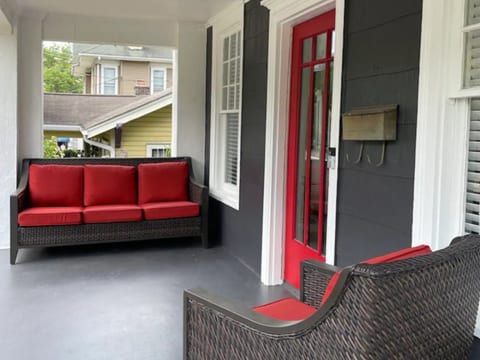 2BR Downtown Birmingham • King Bed • Smart TV •