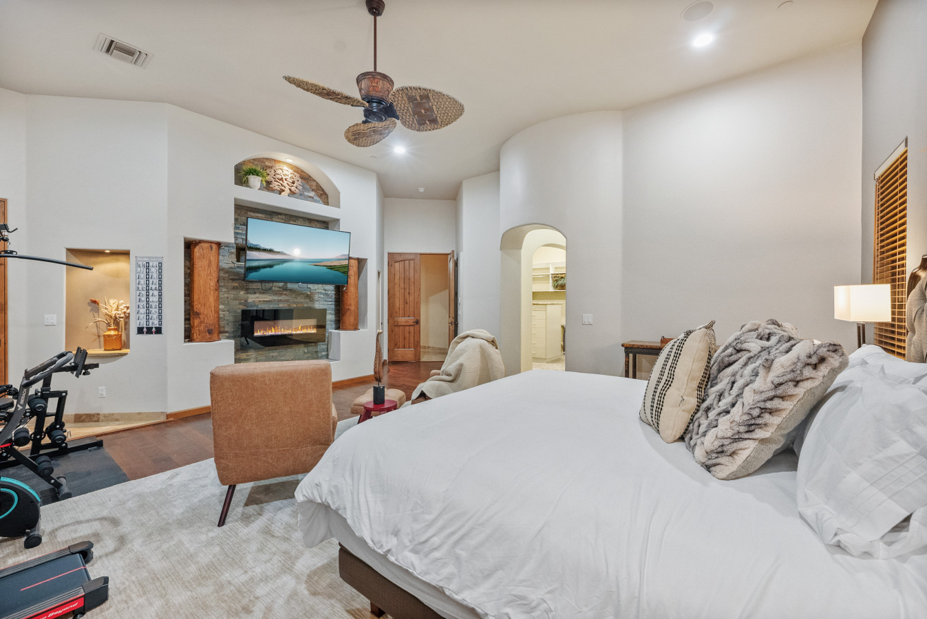 $3M Mansion- Heated Pool- Pickleball- Sleeps 25