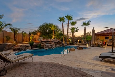 Sleeps 25 • Heated Pool and Spa • Pickleball Court