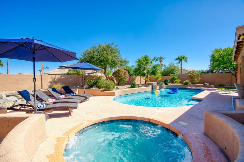 Upscale Phoenix Abode: Walk to South Mountain Park - Phoenix