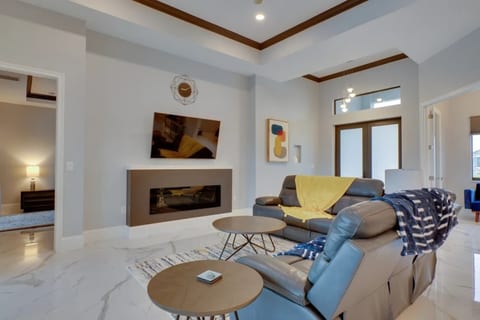 3BR Cape Coral Waterfront Home | Pool & Lanai