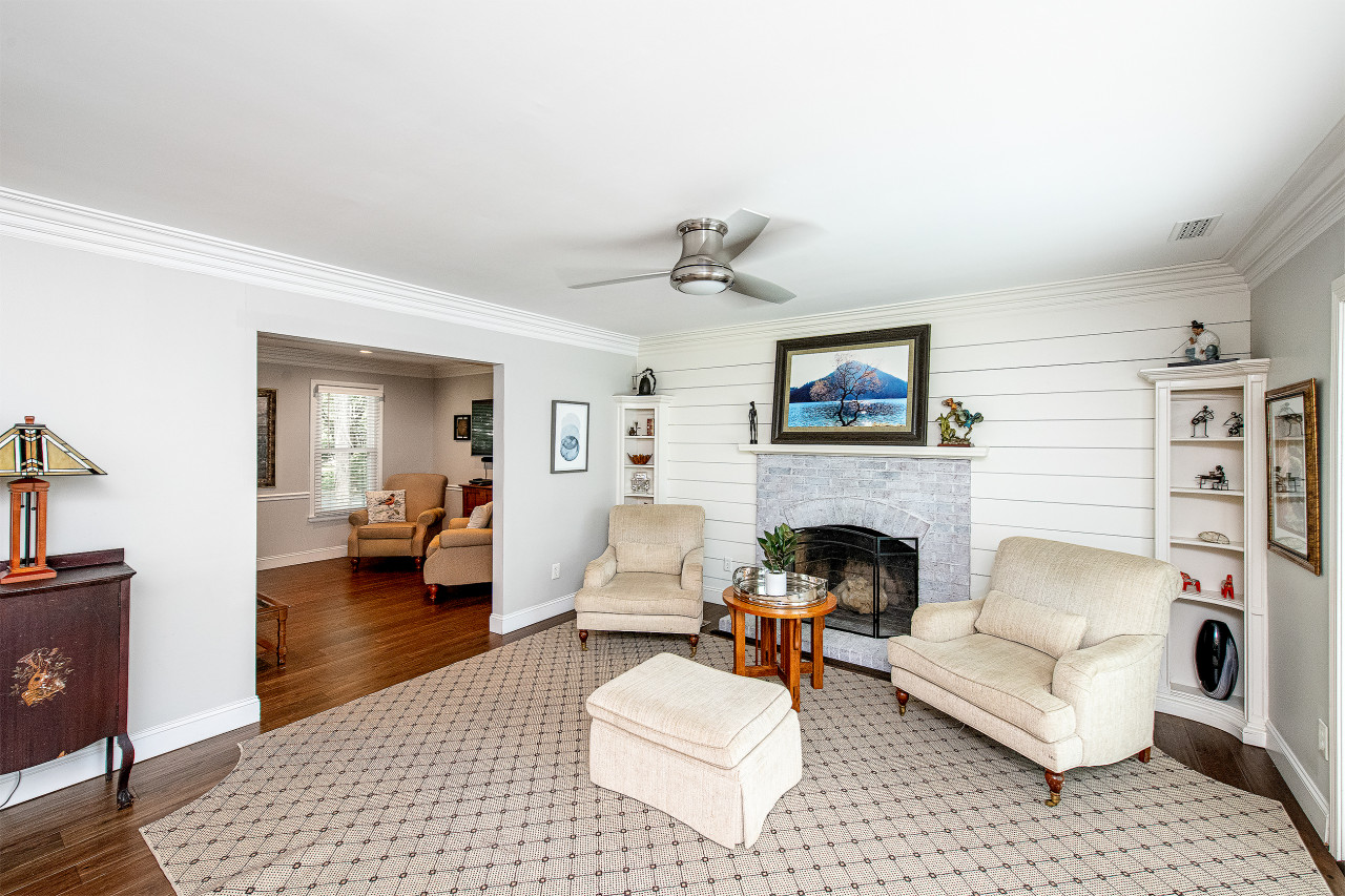 3br-charlotte-escape:-pool-hot-tub-and-theater/