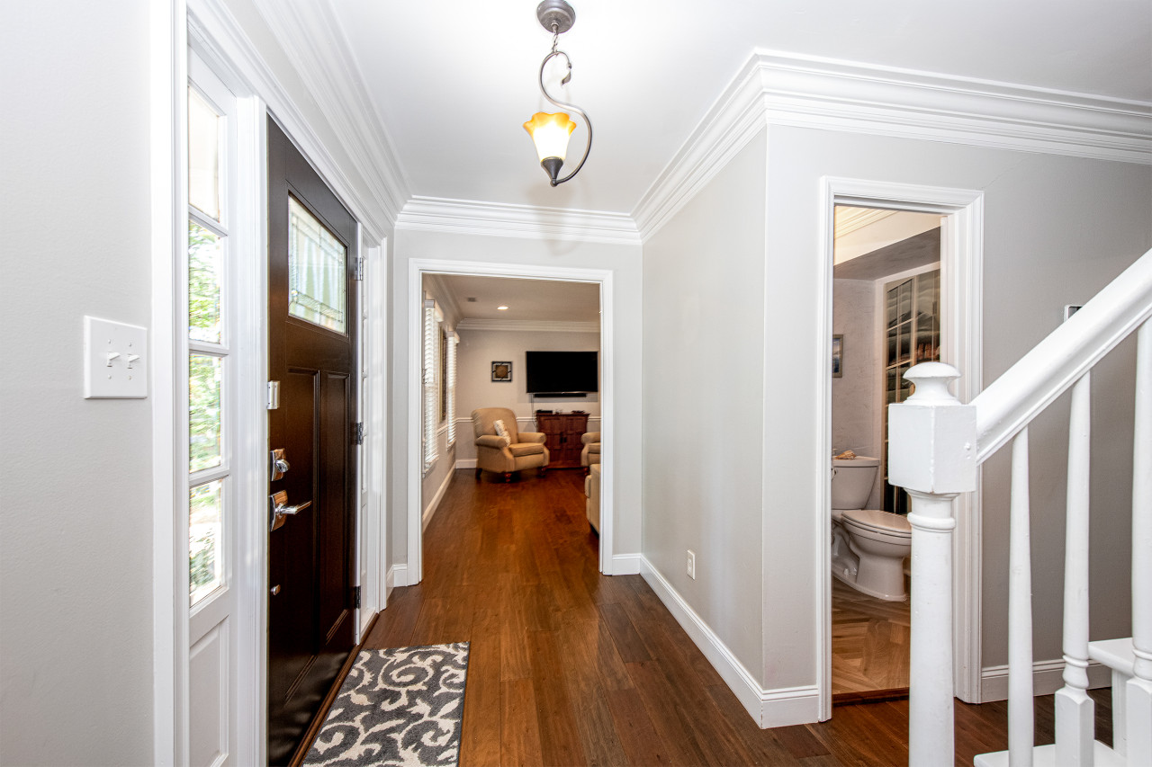 3br-charlotte-escape:-pool-hot-tub-and-theater/