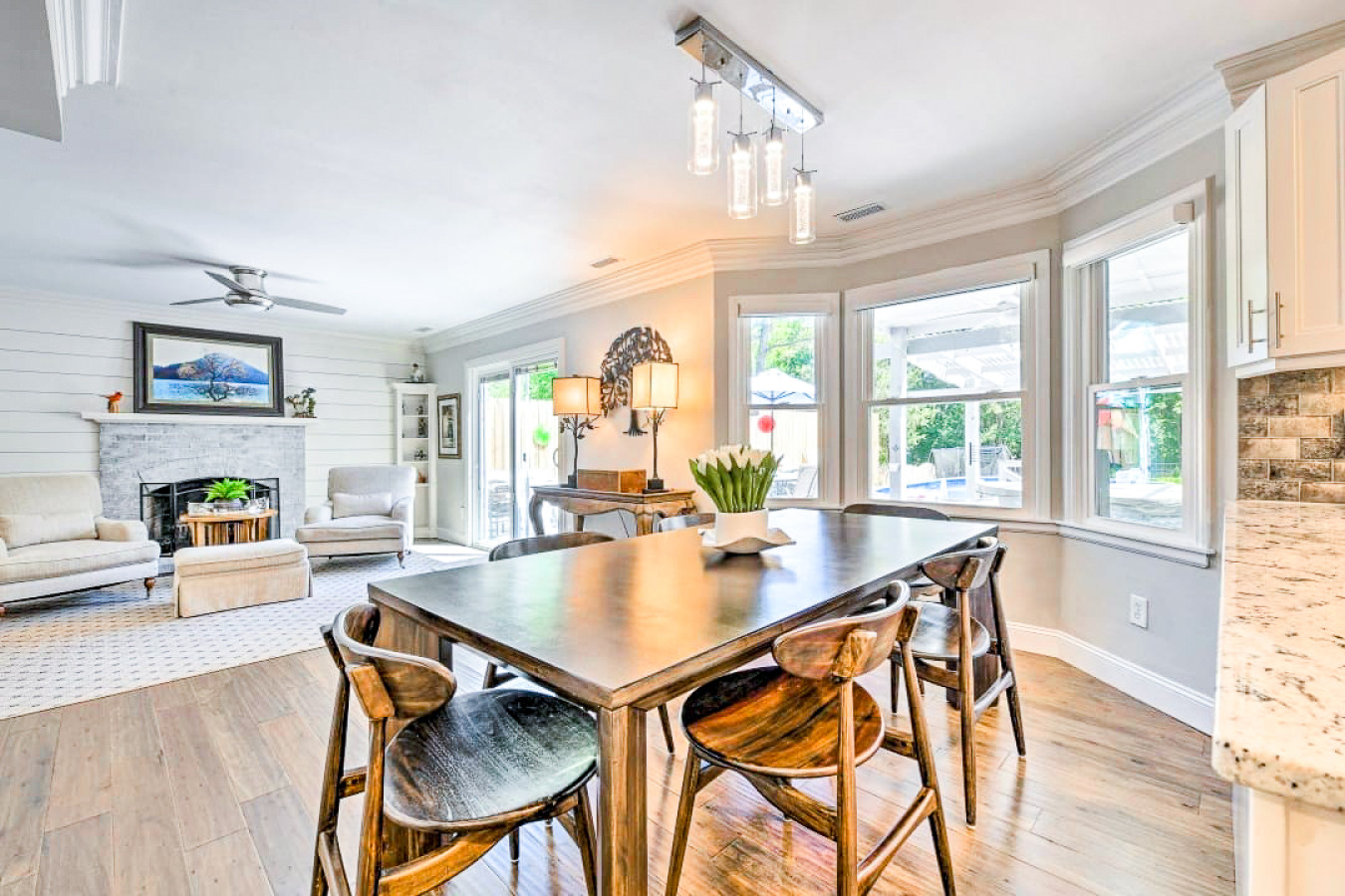 3br-charlotte-escape:-pool-hot-tub-and-theater/