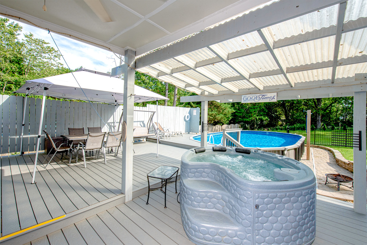 3br-charlotte-escape:-pool-hot-tub-and-theater/