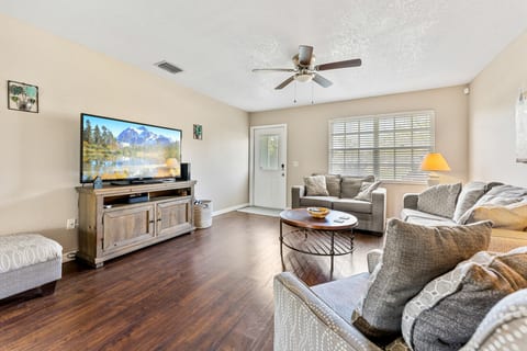 3BR Coastal Escape Near Beaches, Golf & Shops