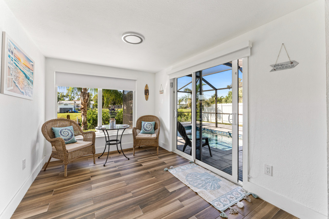 englewood-escape:-3br-water-front-with-pool/