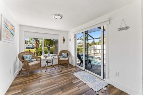 Englewood Escape: 3BR Water-Front with Pool