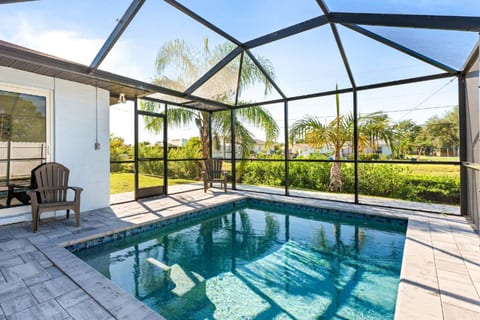 Englewood Escape: 3BR Water-Front with Pool