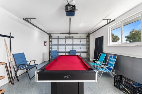 Englewood Escape: 3BR Water-Front with Pool