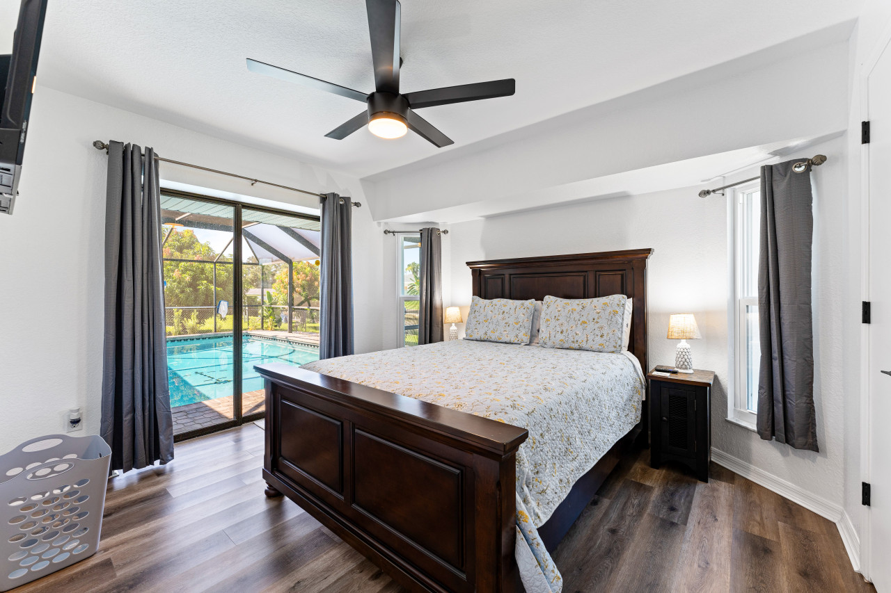 3BR Coastal Oasis: Waterfront Home with Pool - Port Charlotte