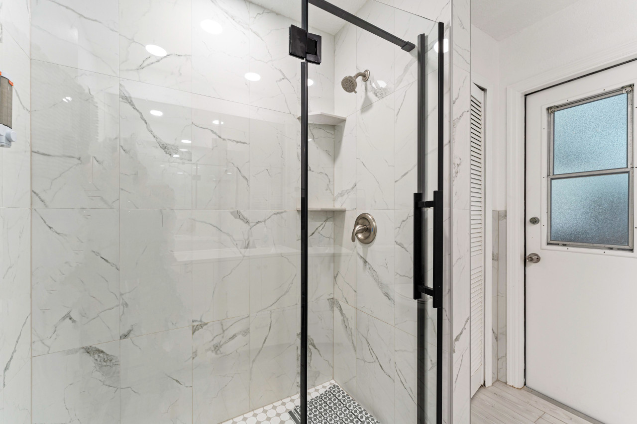 3BR Coastal Oasis: Waterfront Home with Pool - Port Charlotte