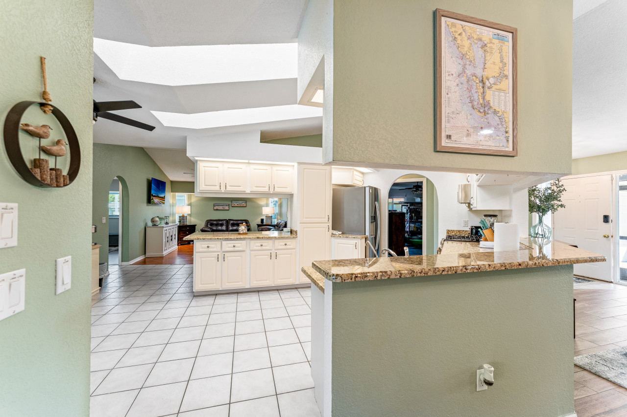 3BR Coastal Oasis: Waterfront Home with Pool - Port Charlotte