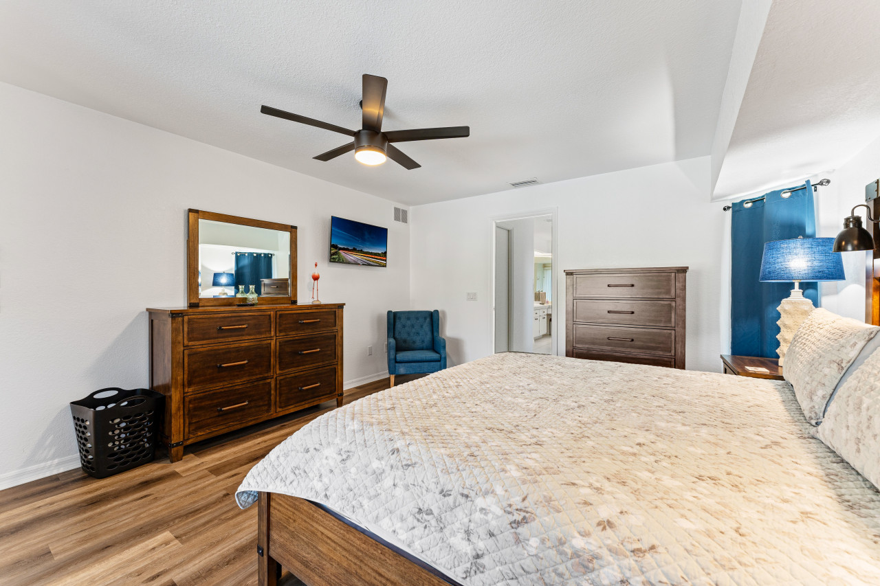 3BR Coastal Oasis: Waterfront Home with Pool - Port Charlotte