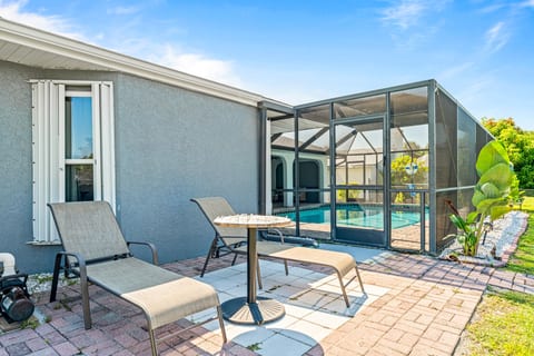 3BR Coastal Oasis: Waterfront Home with Pool