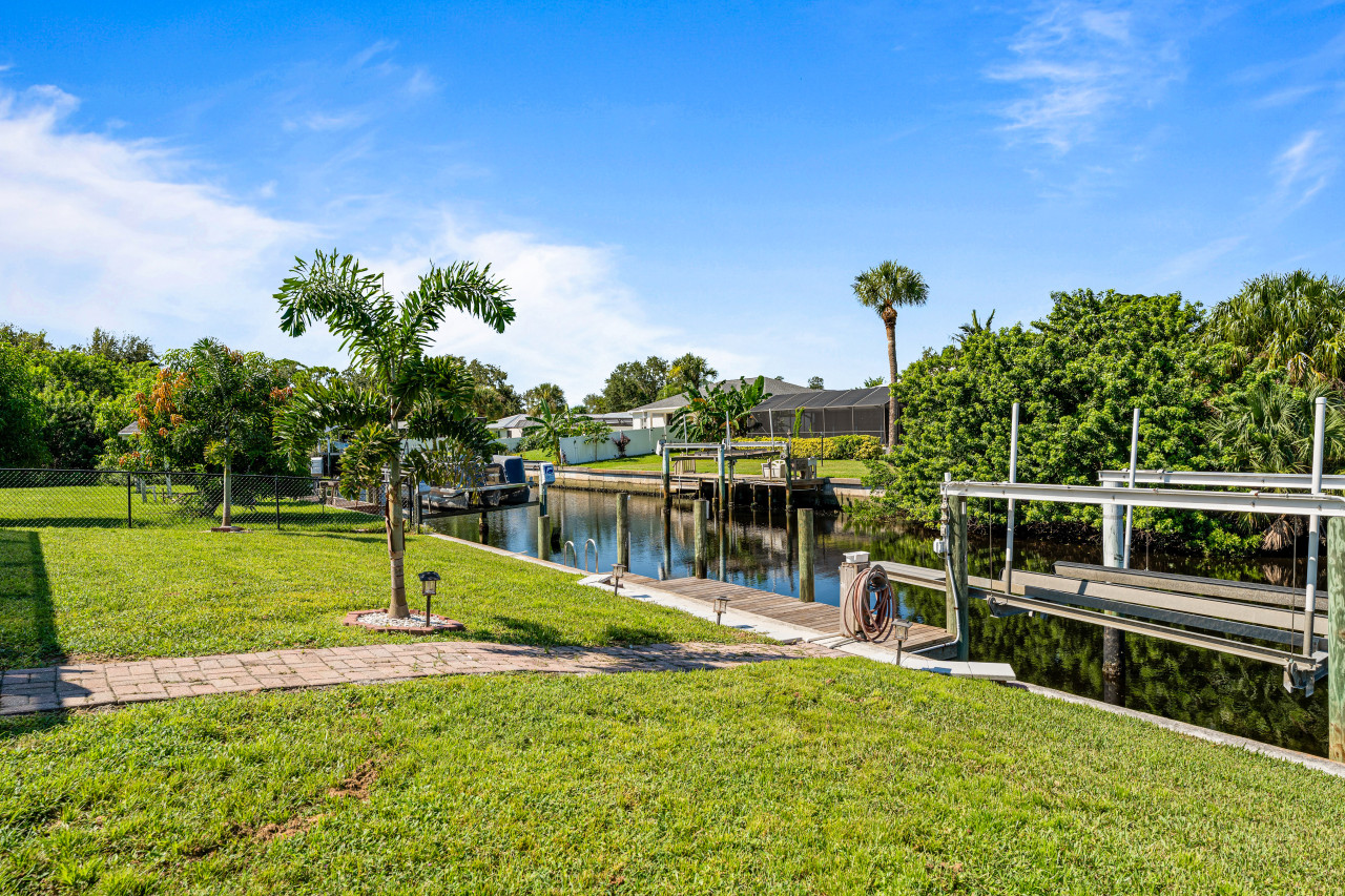 3BR Coastal Oasis: Waterfront Home with Pool - Port Charlotte