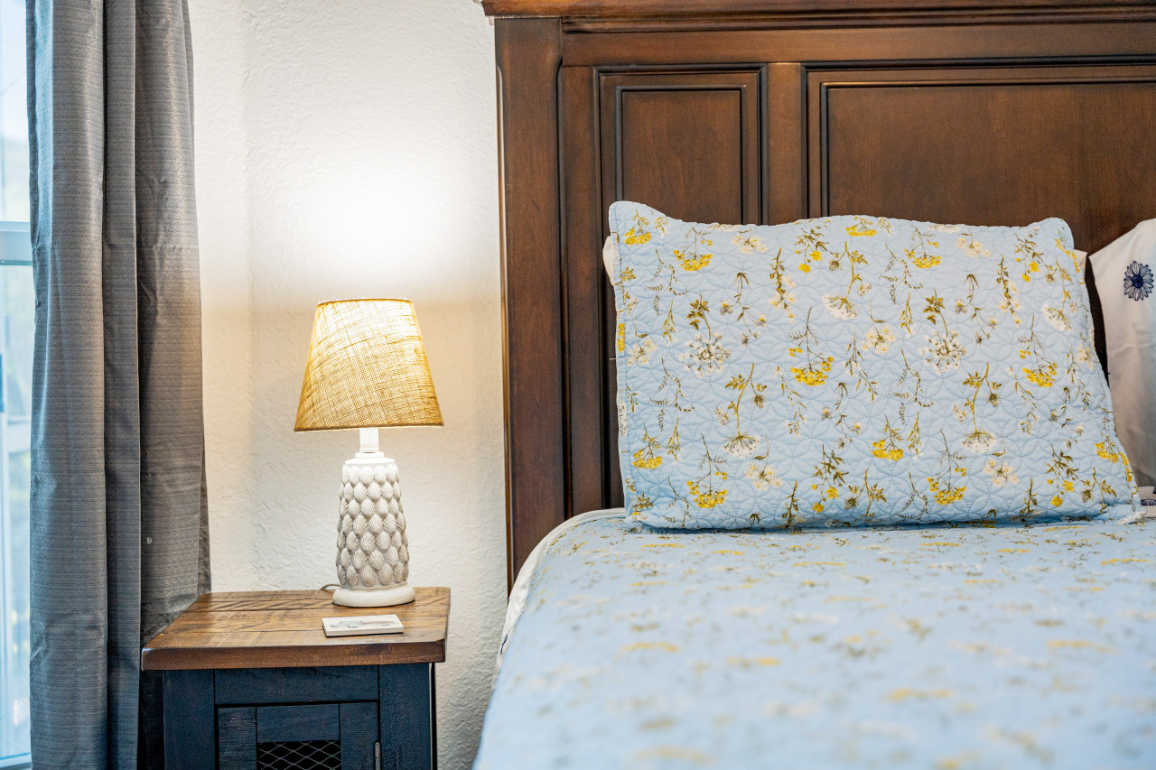 3br-coastal-oasis:-waterfront-home-with-pool/