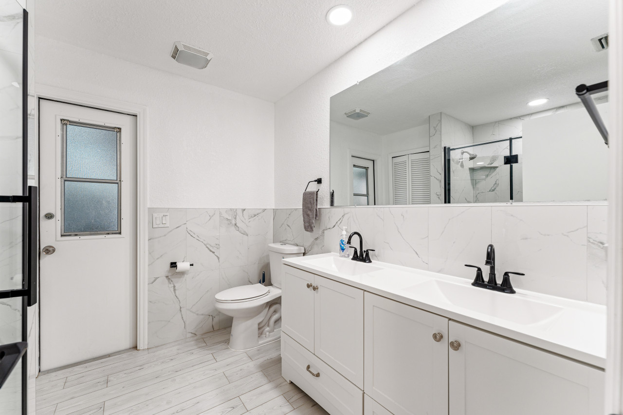 3BR Coastal Oasis: Waterfront Home with Pool - Port Charlotte