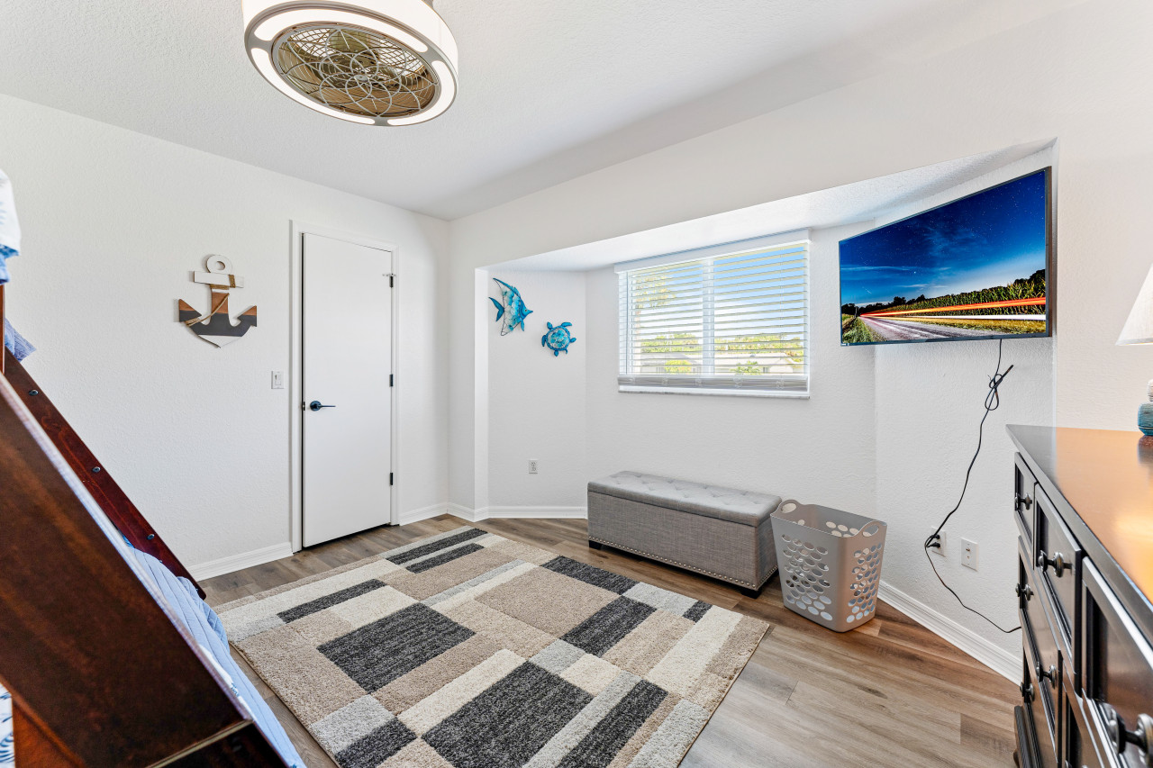 3BR Coastal Oasis: Waterfront Home with Pool - Port Charlotte