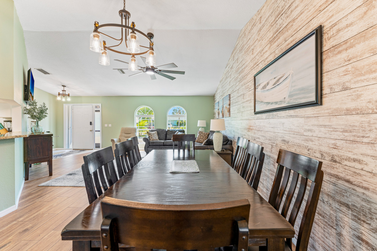 3BR Coastal Oasis: Waterfront Home with Pool - Port Charlotte