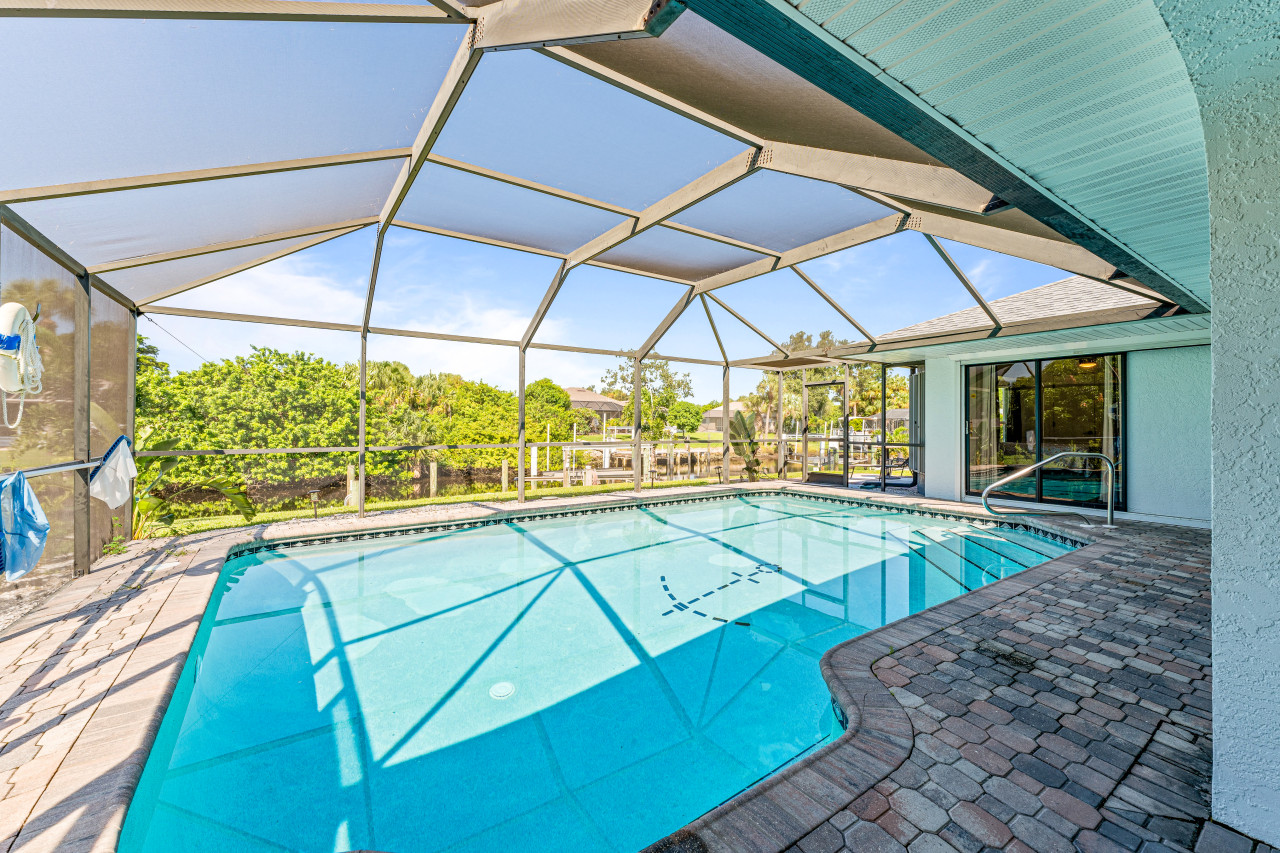 3BR Coastal Oasis: Waterfront Home with Pool - Port Charlotte