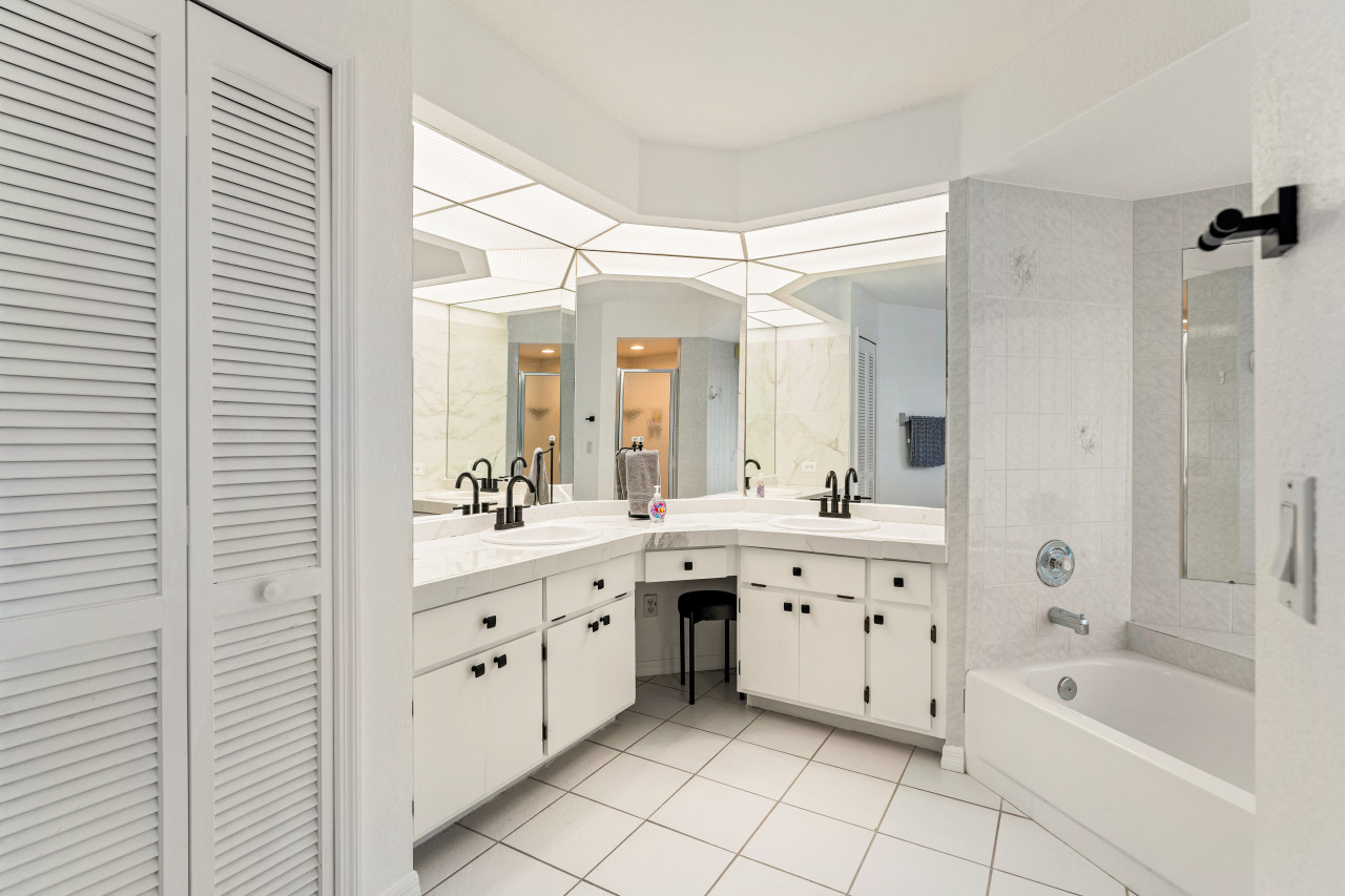 3BR Coastal Oasis: Waterfront Home with Pool - Port Charlotte