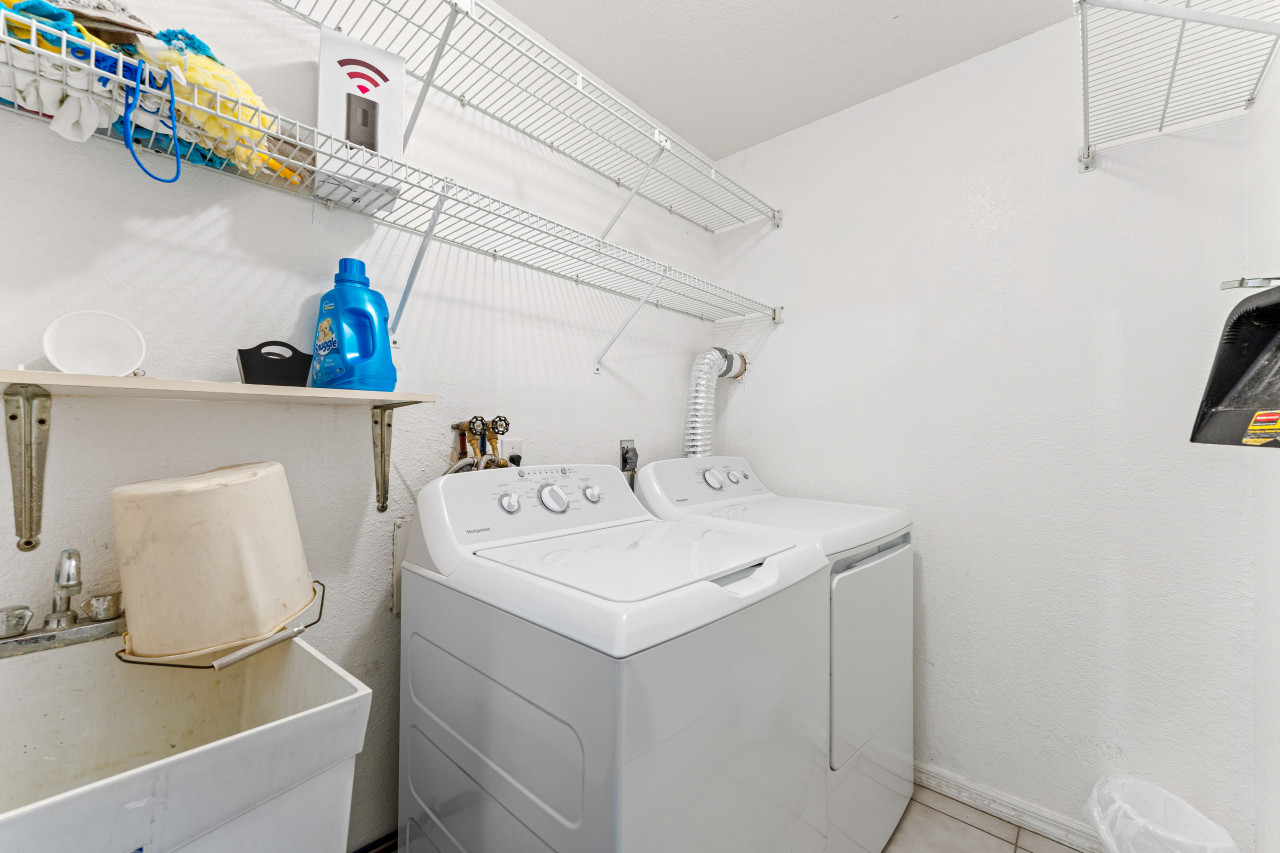 3BR Coastal Oasis: Waterfront Home with Pool - Port Charlotte