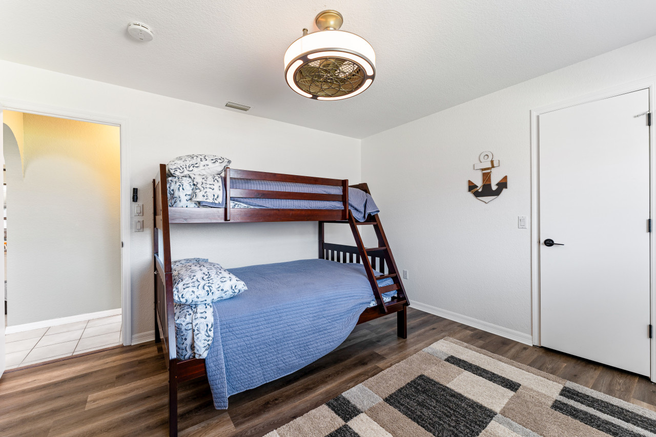 3BR Coastal Oasis: Waterfront Home with Pool - Port Charlotte