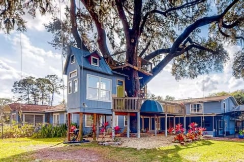 Private 8BR Oasis with Pool, Spa, Treehouse