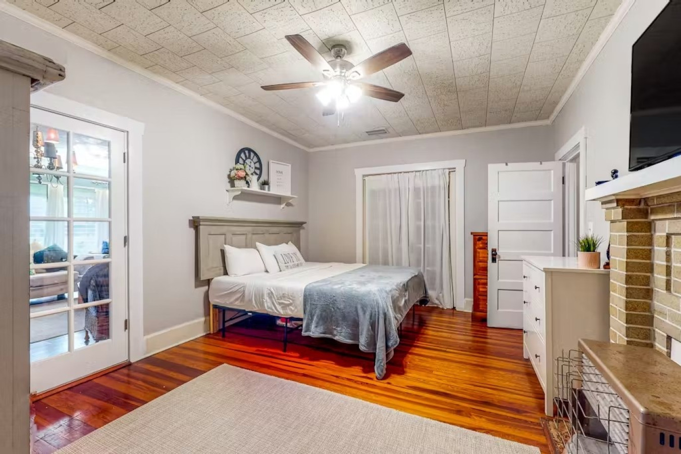 private-8br-oasis-with-pool-spa-treehouse/