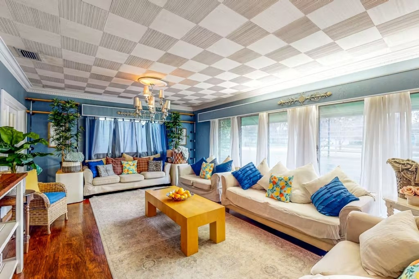 private-8br-oasis-with-pool-spa-treehouse/