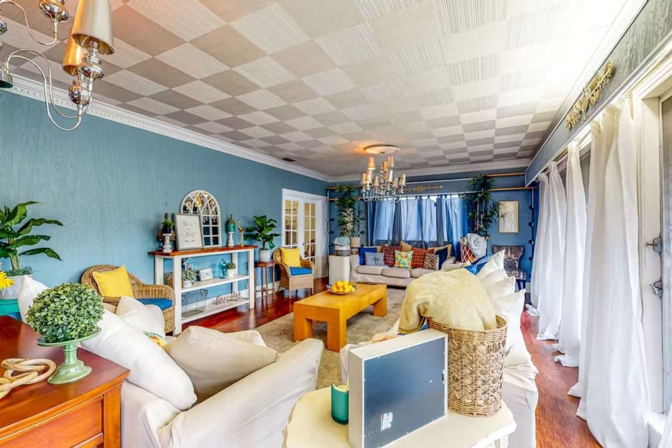 private-8br-oasis-with-pool-spa-treehouse/