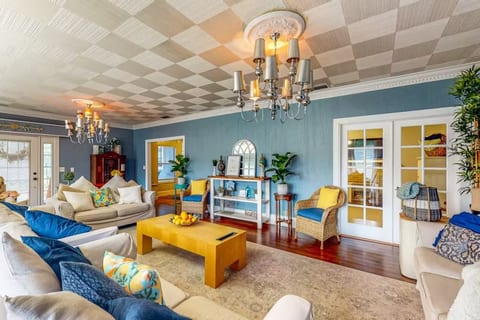 Private 8BR Oasis with Pool, Spa, Treehouse