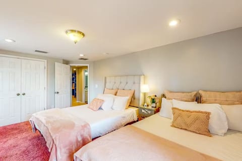 Private 8BR Oasis with Pool, Spa, Treehouse