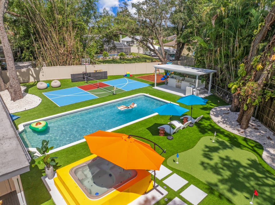 Heated Pool • 9BR/Sleeps32• Pickle/Basketball • Theater - Bradenton