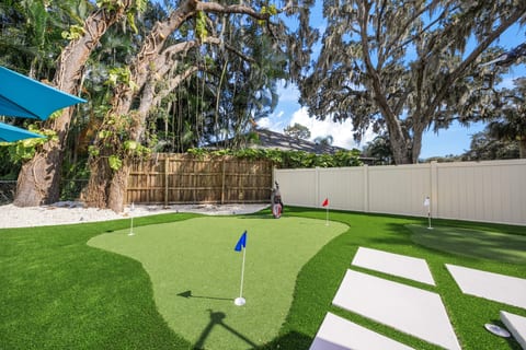 Heated Pool • 9BR/Sleeps32• Pickle/Basketball • Theater
